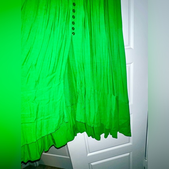Long Green Skirt Size: One Size - Picture 3 of 4